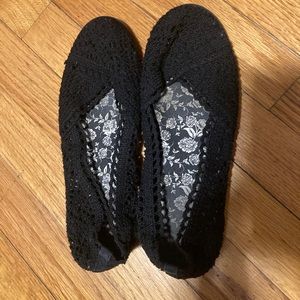 Faded glory black slippers
